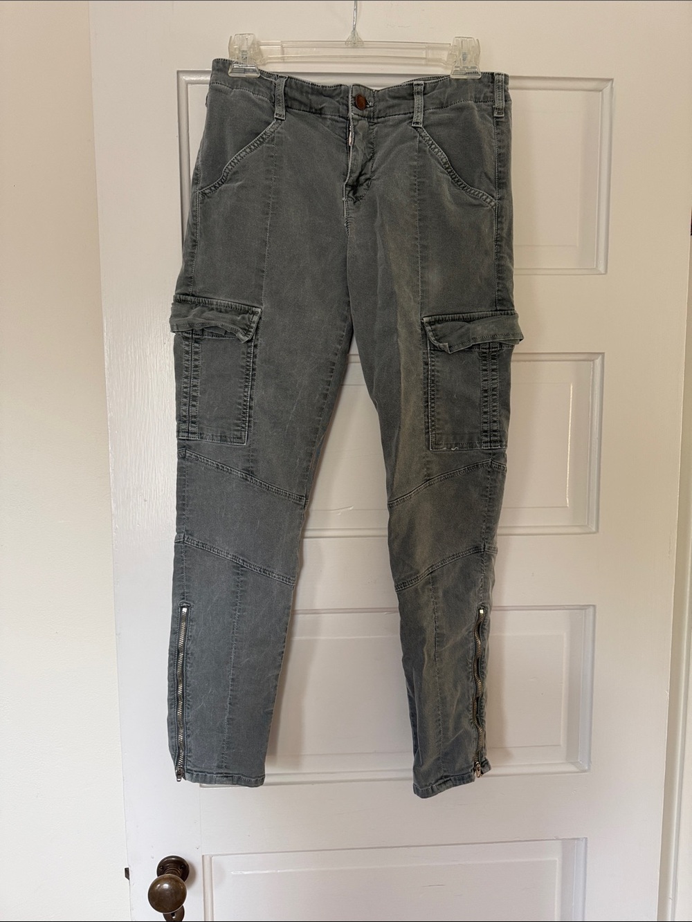 J Brand Houlihan āVintage Oliveā Straight-Leg Cargo Pants size 29